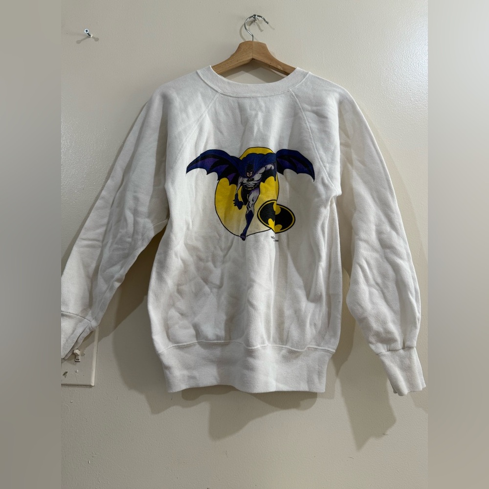 ULTRA SWEATS. Vintage White Crewneck Sweatshirt with Bat Graphic and Yellow